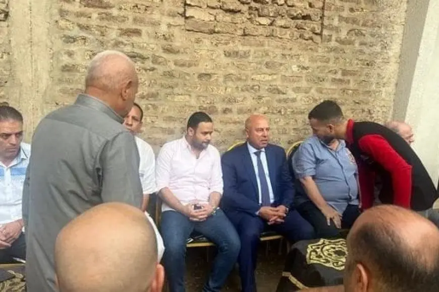 وزير النقل يقدم واجب التعازي لأسرة أحد ضحايا حادث قطار المنيا
