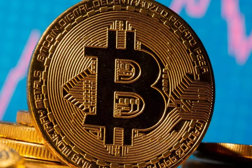 البيتكوين تتجه لتحقيق مكاسب أسبوعية تقارب 1%