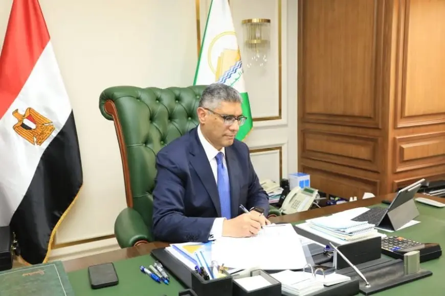 محافظ الجيزة ينعى سائقا بهيئة النظافة والتجميل توفي خلال أداء واجبه