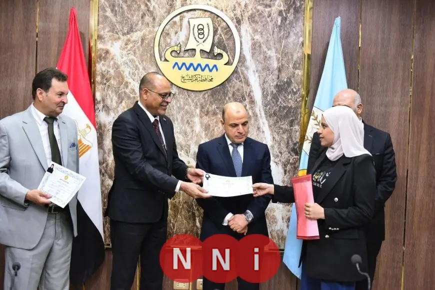 وزير العمل ومحافظ كفر الشيخ يقدمان عقود عمل لذوي الهمم