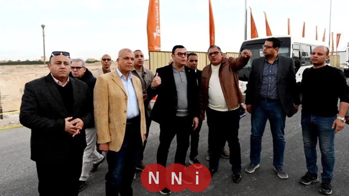 وزير الإسكان يزور مشروعات تطوير الطرق والمحاور الرئيسية في الشيخ زايد